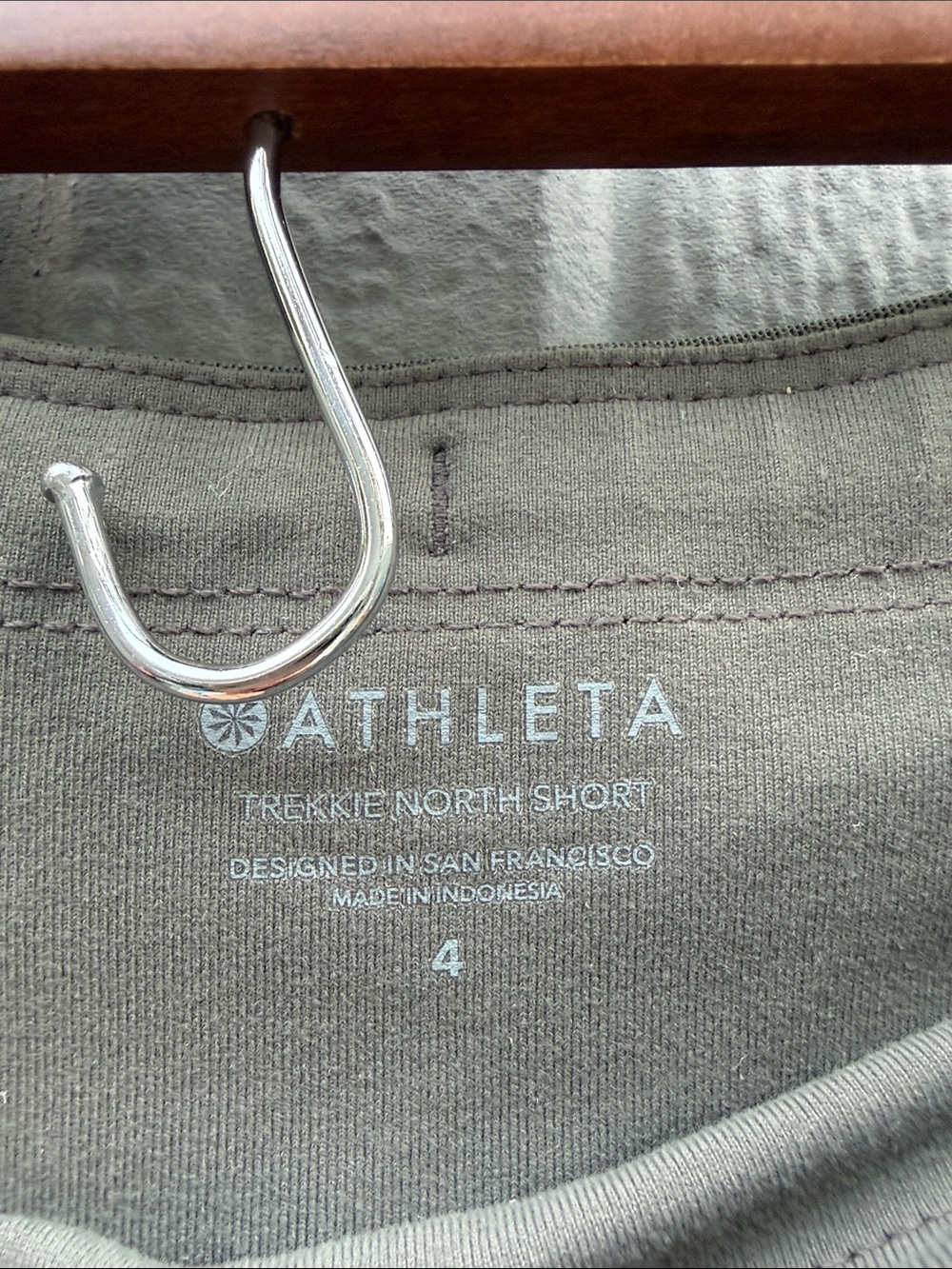 Athleta Women’s Trekkie North Olive Green High-Waist Active Shorts Size: 4 - Picture 3 of 9